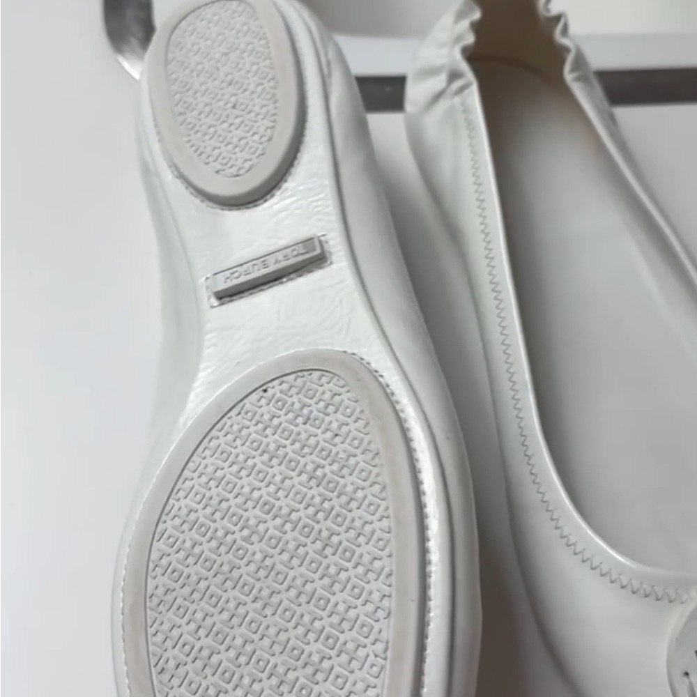 Tory Burch Women's White Logo Patent Leather Ballet Flats size 10 worn once - Picture 4 of 5